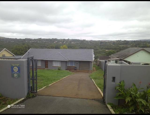 3 BEDROOM HOUSE FOR SALE IN BISLEY
